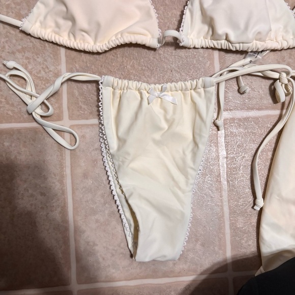 Amazon Essentials Cream Bikini Set - Picture 2 of 3